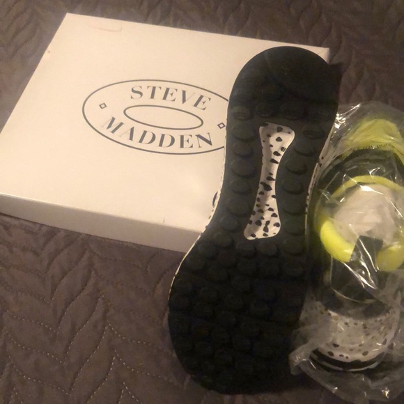 Shoes - Picture 3 of 4